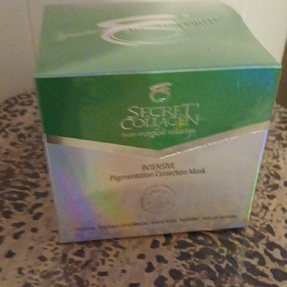 Intensive Pigmentation Correction Mask - Green and Silver